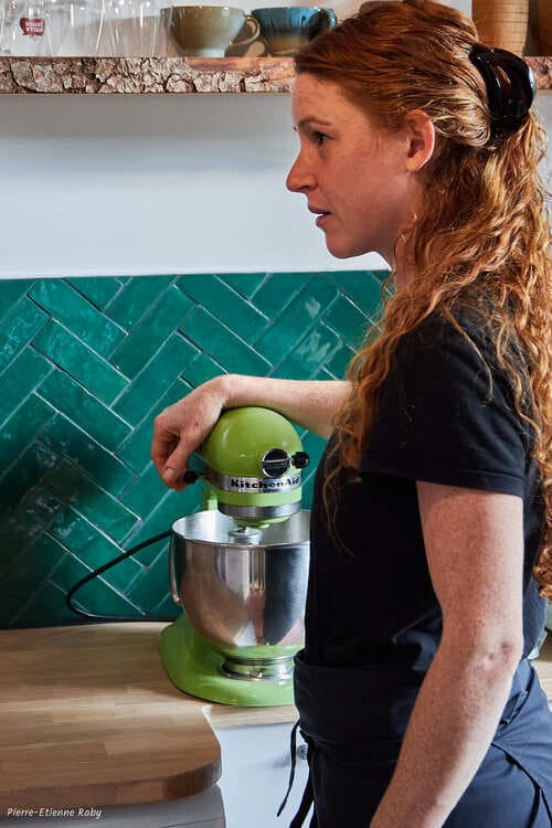 juliette-mayri-kitchen-aid Juliette mAyri en cuisine avec un Kitchen Aid